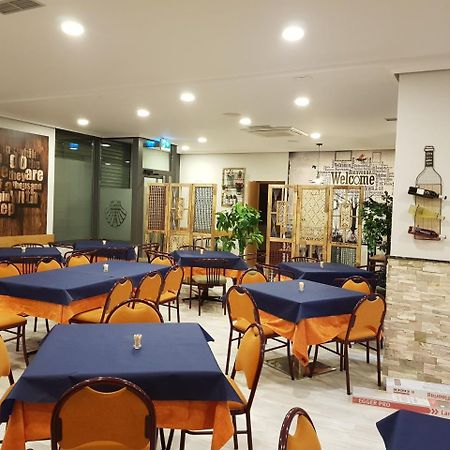 Hostal Restaurante El Abuelo Trobajo Del Camino Kültér fotó