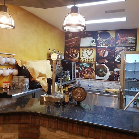Hostal Restaurante El Abuelo Trobajo Del Camino Kültér fotó