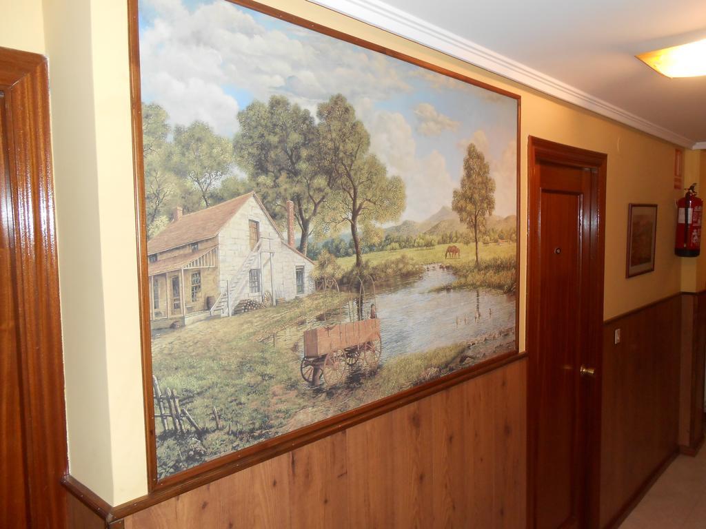 Hostal Restaurante El Abuelo Trobajo Del Camino Kültér fotó
