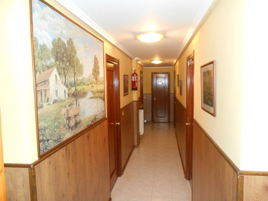 Hostal Restaurante El Abuelo Trobajo Del Camino Kültér fotó