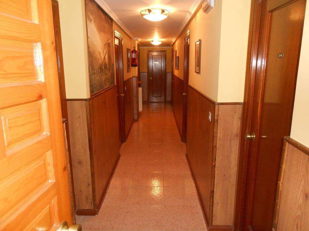 Hostal Restaurante El Abuelo Trobajo Del Camino Kültér fotó