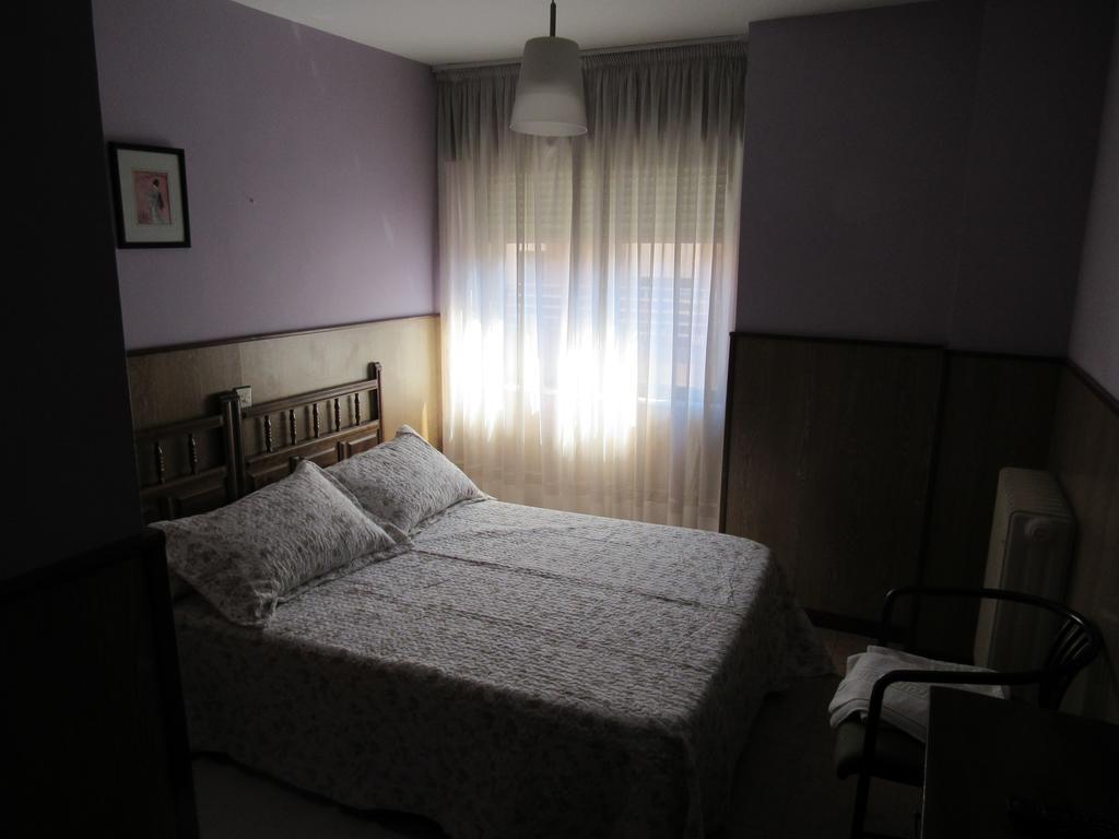 Hostal Restaurante El Abuelo Trobajo Del Camino Kültér fotó