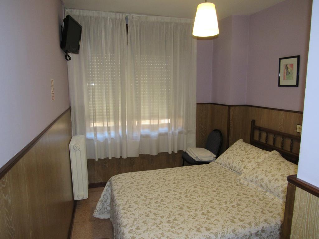 Hostal Restaurante El Abuelo Trobajo Del Camino Kültér fotó