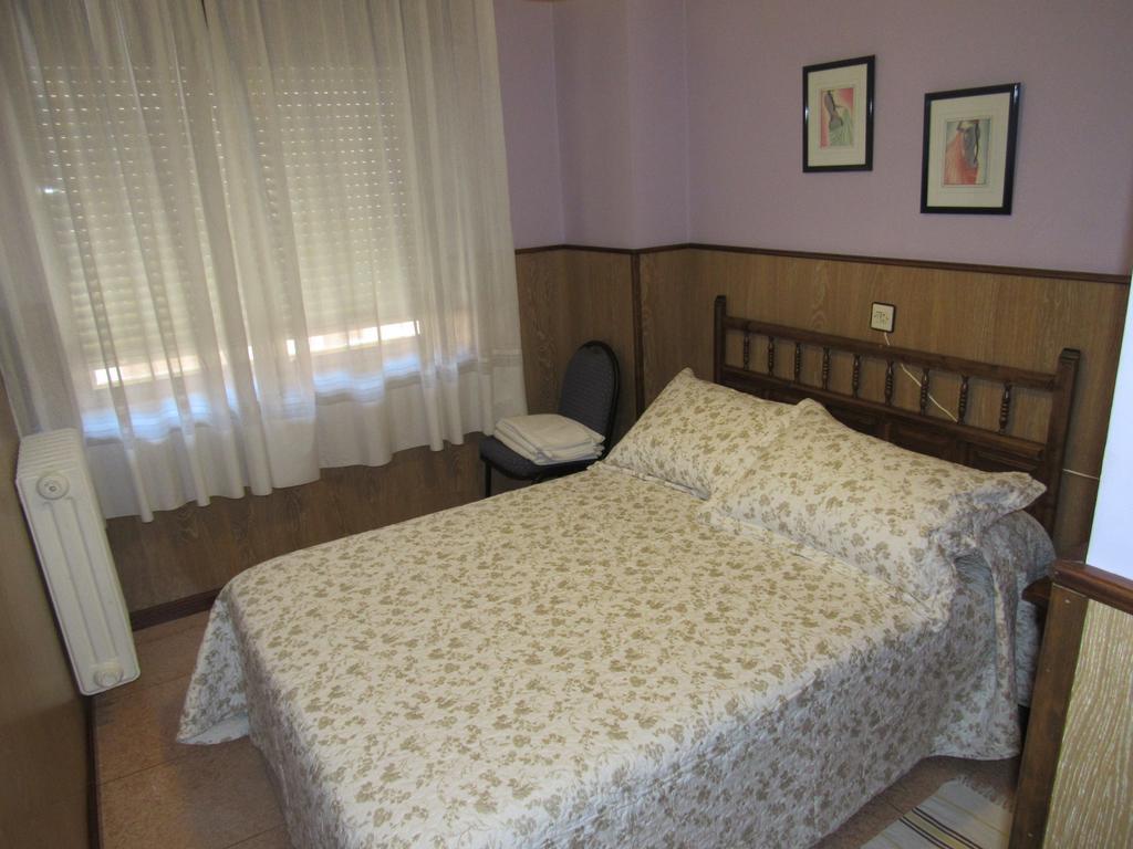 Hostal Restaurante El Abuelo Trobajo Del Camino Kültér fotó