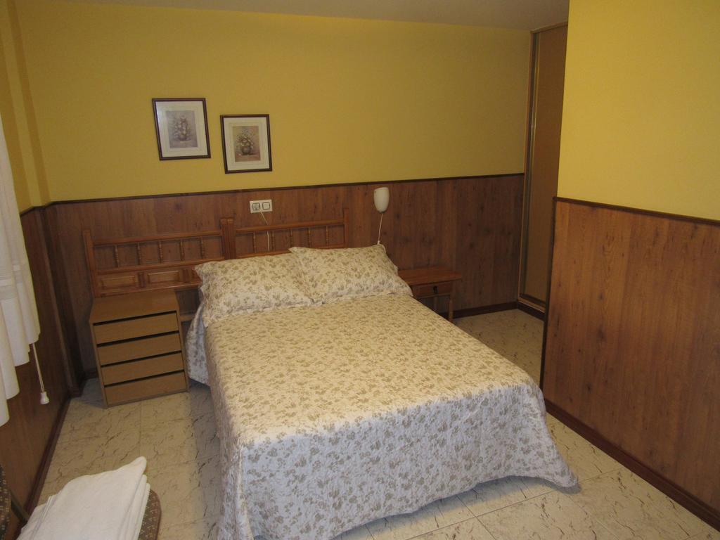 Hostal Restaurante El Abuelo Trobajo Del Camino Kültér fotó