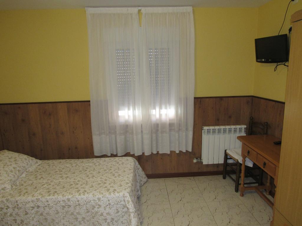 Hostal Restaurante El Abuelo Trobajo Del Camino Kültér fotó