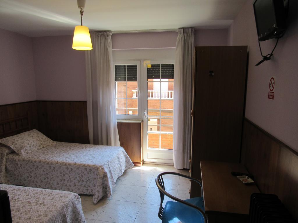 Hostal Restaurante El Abuelo Trobajo Del Camino Kültér fotó
