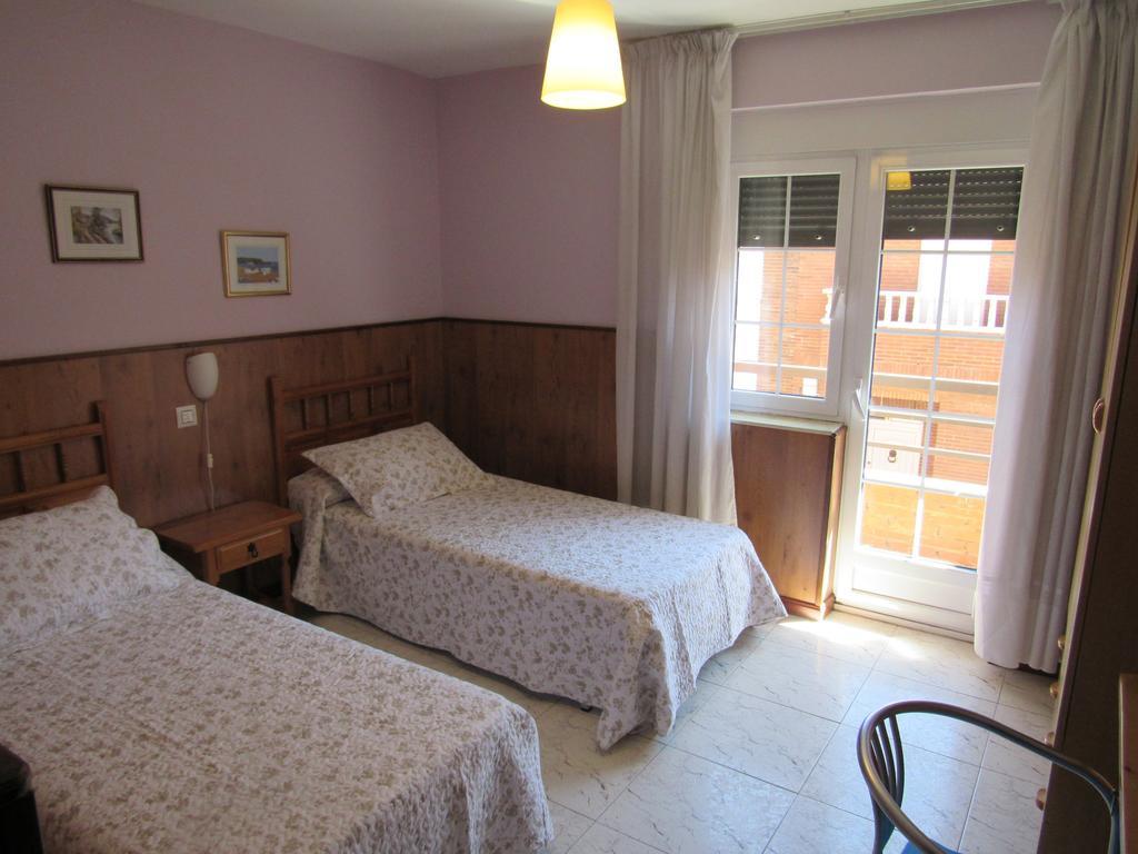 Hostal Restaurante El Abuelo Trobajo Del Camino Kültér fotó