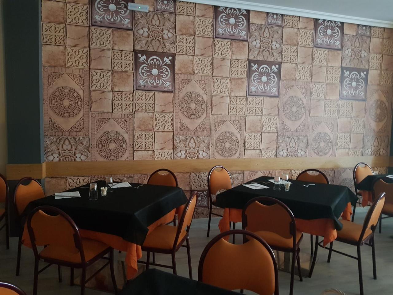 Hostal Restaurante El Abuelo Trobajo Del Camino Kültér fotó