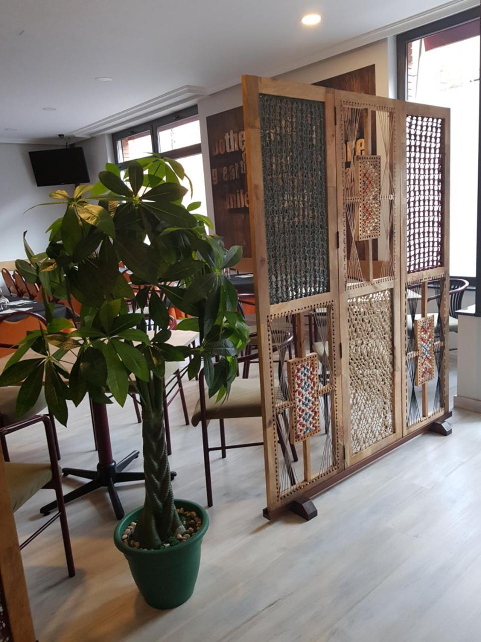 Hostal Restaurante El Abuelo Trobajo Del Camino Kültér fotó