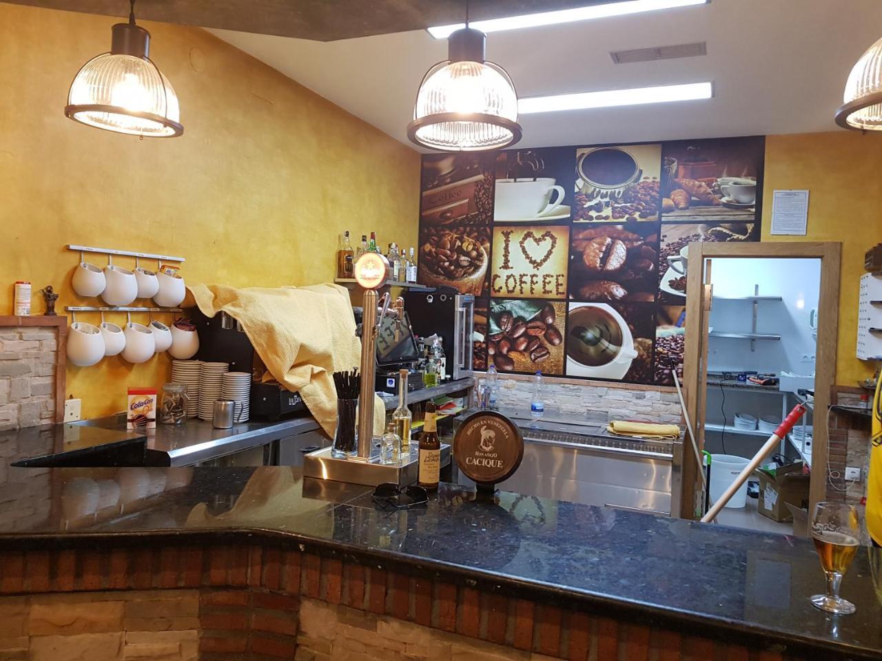 Hostal Restaurante El Abuelo Trobajo Del Camino Kültér fotó