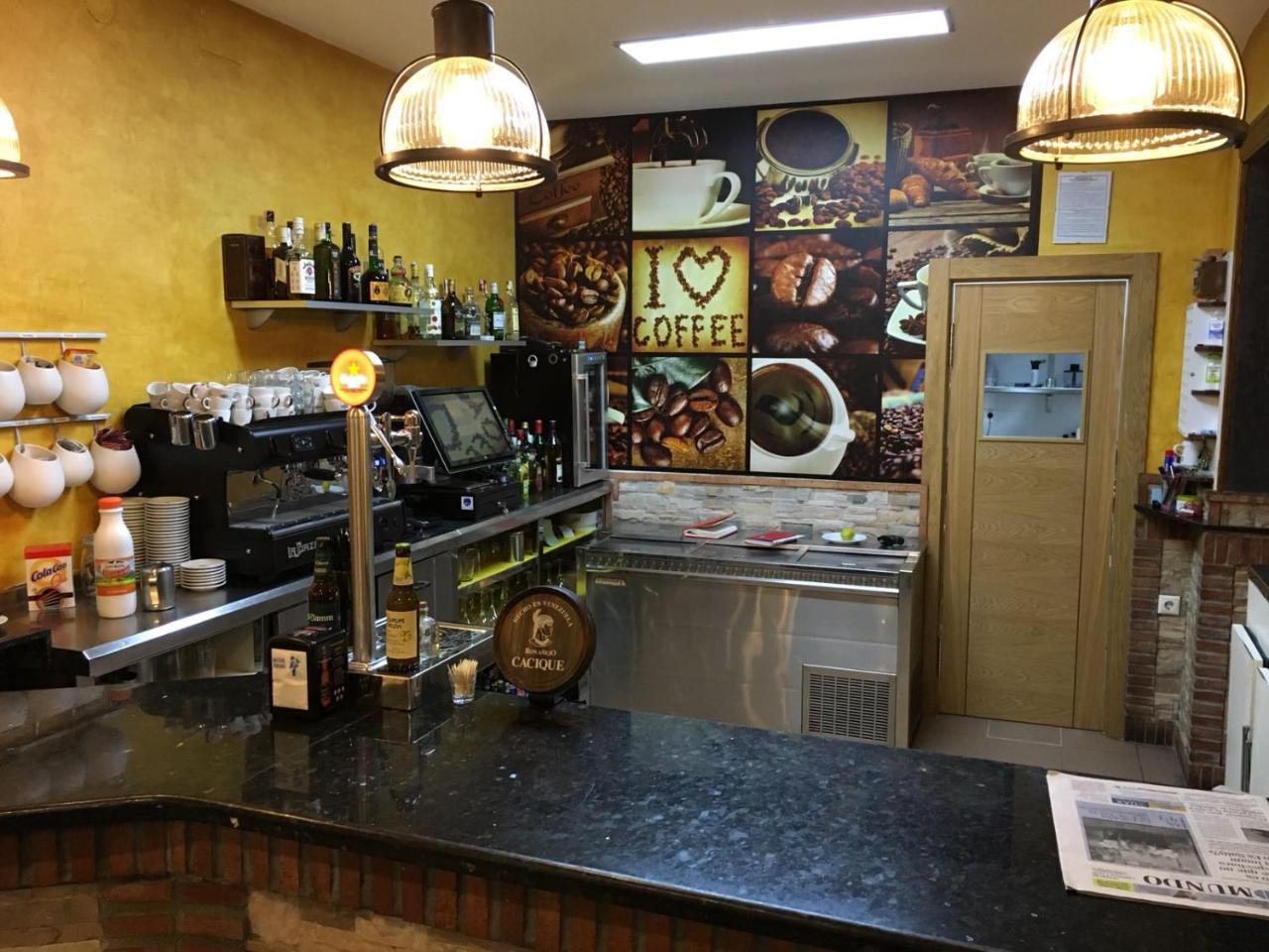 Hostal Restaurante El Abuelo Trobajo Del Camino Kültér fotó