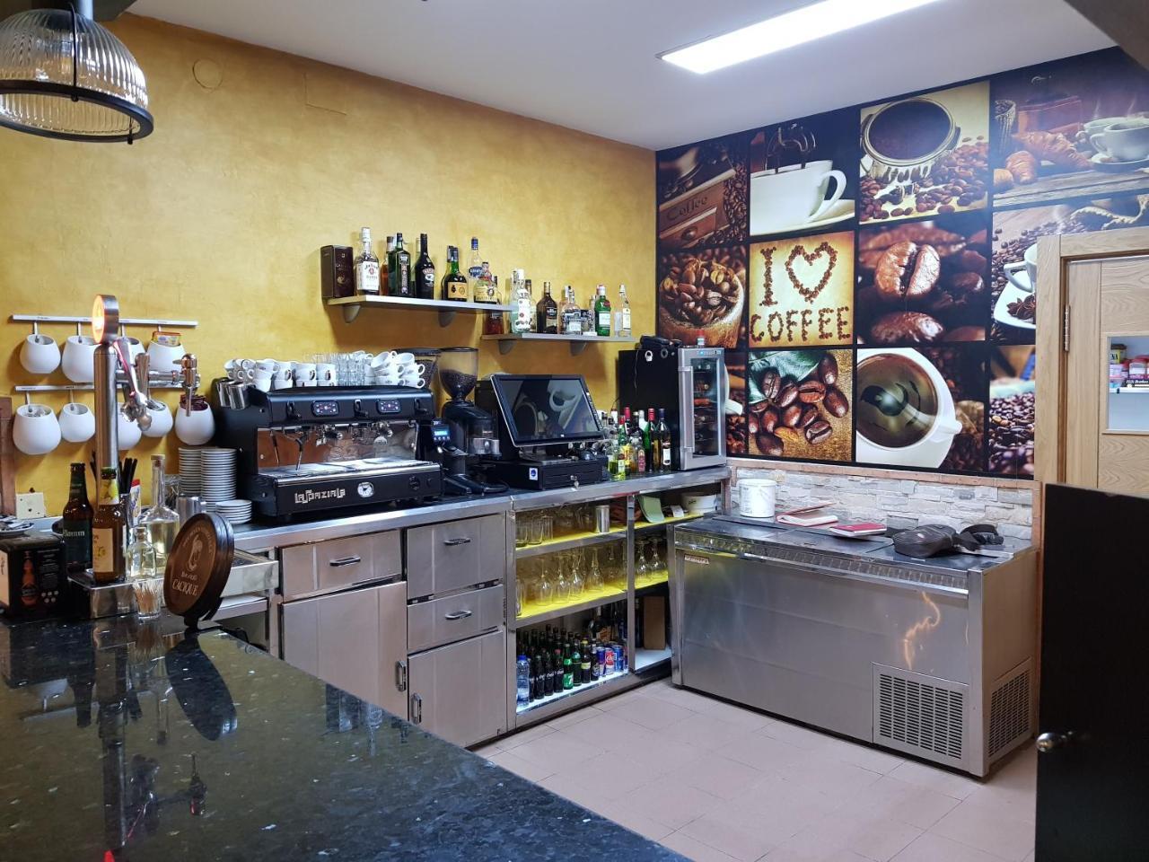 Hostal Restaurante El Abuelo Trobajo Del Camino Kültér fotó